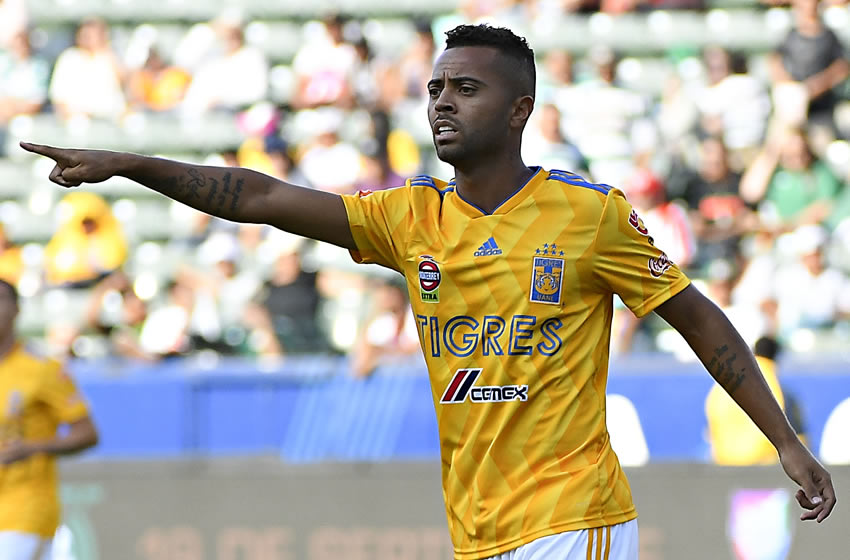 Rafael Carioca no está de acuerdo en que se jueguen partidos al medio día. Foto: Imago7