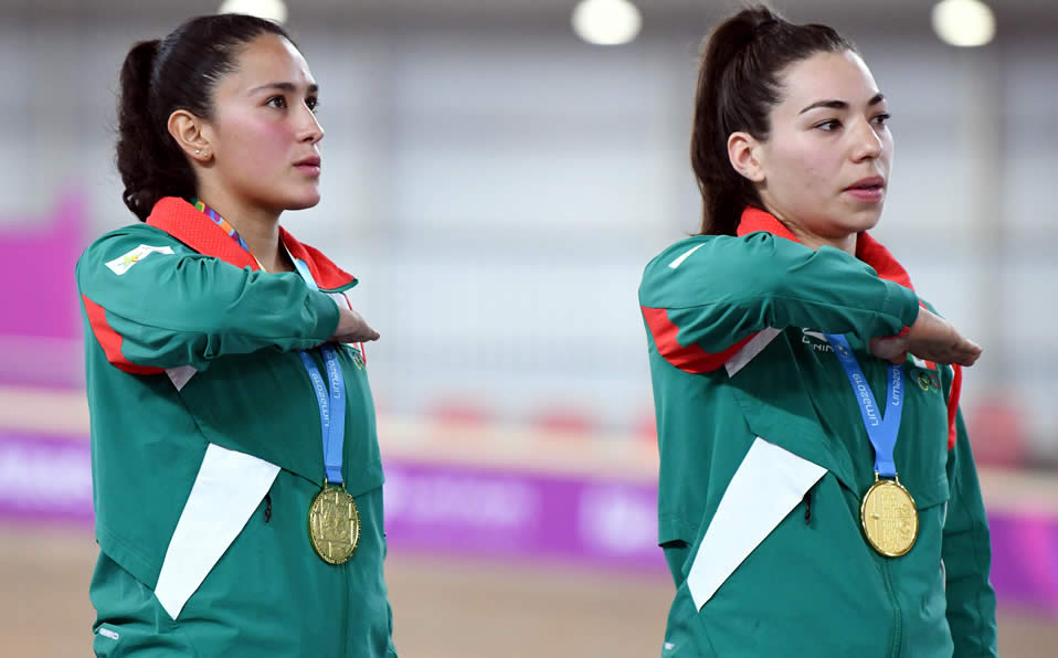 Daniela Gaxiola y Jessica Salazar escuchan el Himno Mexicano en Lima 2019. (Imago7)