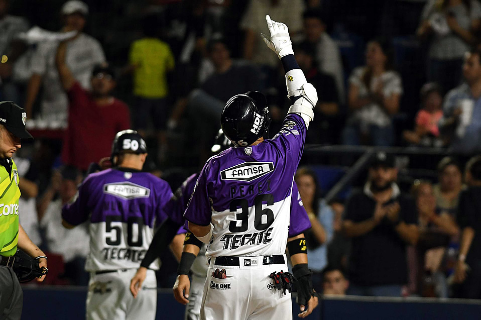 Félix Pérez, de los Sultanes, ahora utiliza el número 36
