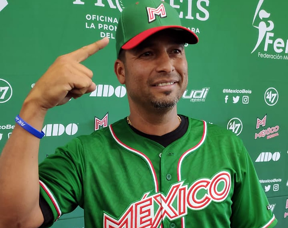 Juan Gabriel Castro fue presentado como manager de la selección para el torneo Premier 12