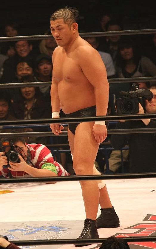 Minoru Suzuki: Fue uno de los iniciadores de las MMA, después de estar en NJPW y otras empresas peleó en Artes Marciales por 10 años, luego volvió a l