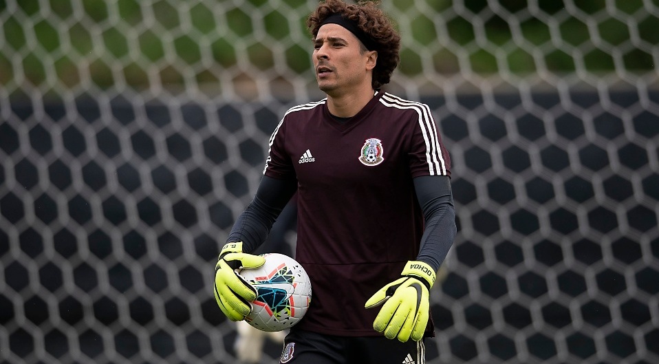 Piojo Herrera espera que Guillermo Ochoa acepte propuesta de América. (Foto: Imago7)