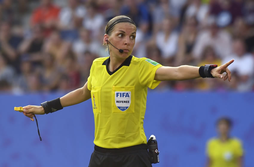 Stéphanie Frappart pitará la Supercopa de Europa. AFP