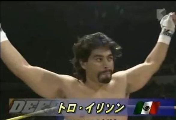 Toro Irisson: Ha participado en varias empresas de lucha como AAA y IWRG, en MMA participó en varios combates, con un récord 5-8.