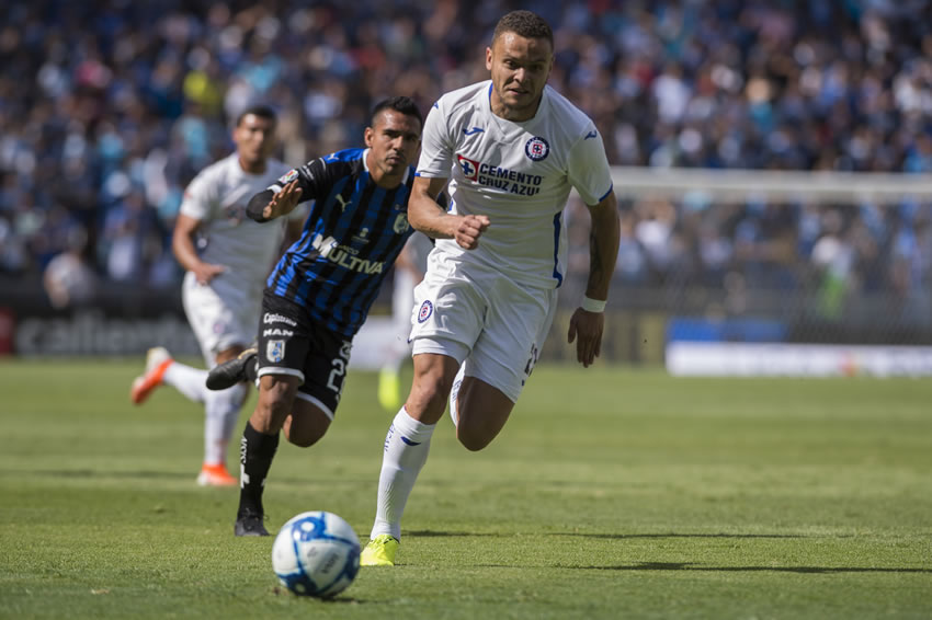 Cruz Azul dio una de sus peores actuaciones fue humillado por Gallos. (Imago7)