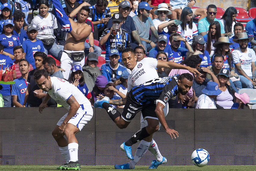 Cruz Azul dio una de sus peores actuaciones fue humillado por Gallos. (Imago7)