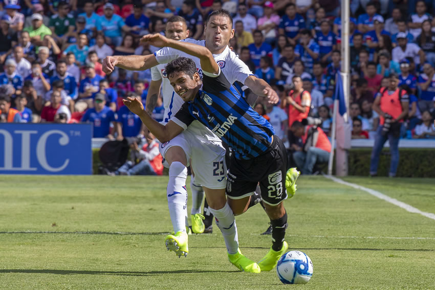 Cruz Azul dio una de sus peores actuaciones fue humillado por Gallos. (Imago7)