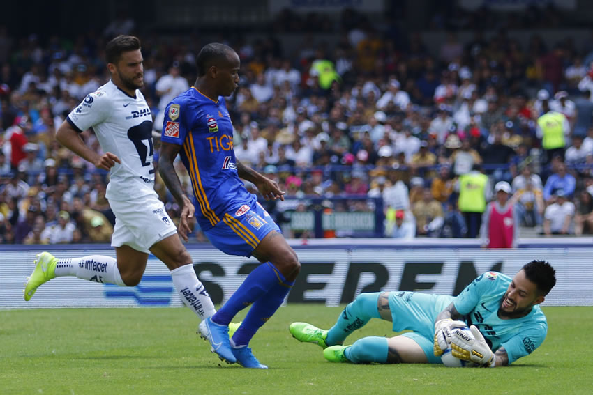 Pumas desaprovechó su mejor momento y Tigres se llevó los tres puntos. (Imago7)