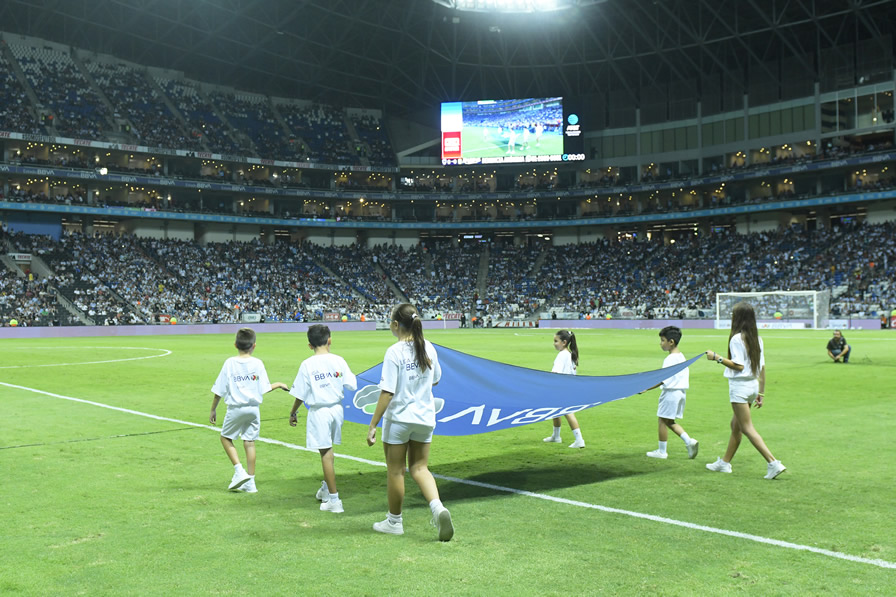 Se registraron grandes huecos en el Estadio BBVA. (Foto: Imago 7)