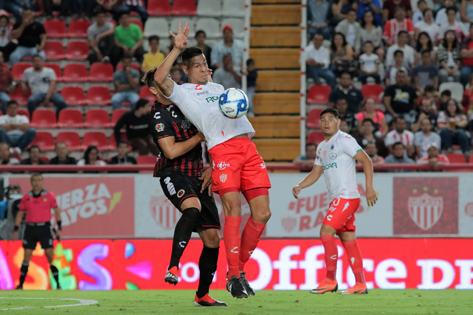 Ricardo Chávez trata de quitarse la marca. (Foto: Imago7)