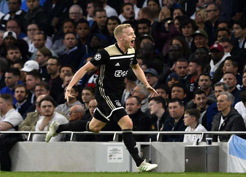 Van de Beek le marcó al Madrid en la ronda de Octavos de Final en la última edición de Champions League