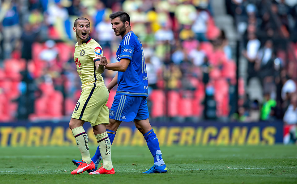 Gignac y Benedetto durante la Final de vuelta de la Concachampions en 2015