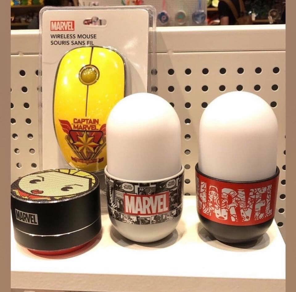 También hay productos de tecnología como mouse inalámbricos.