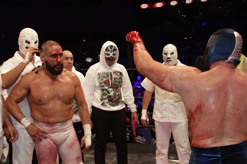 Wagner perdió la cabellera y anunció su retiro de la lucha libre.