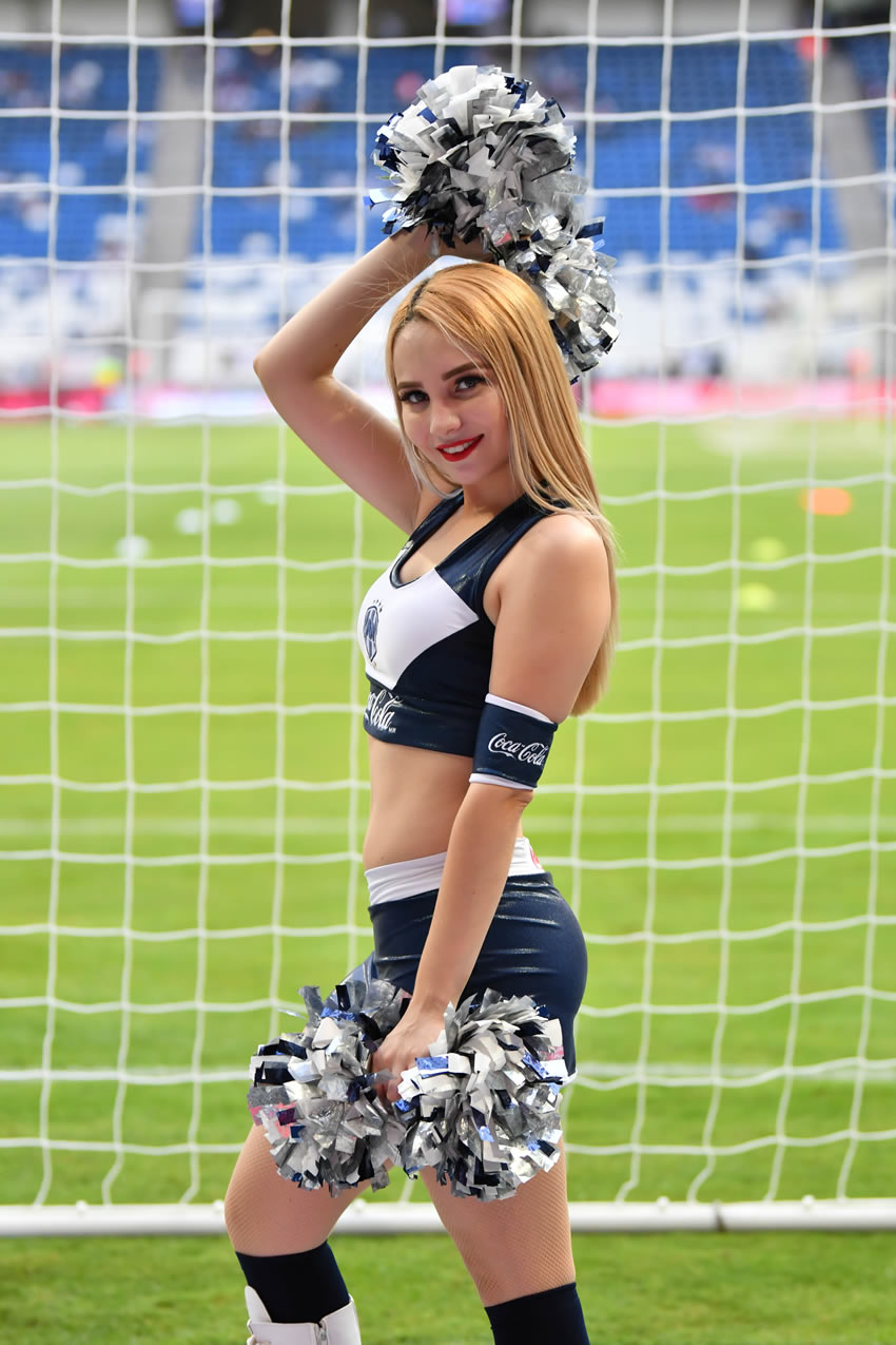 Las bellas edecanes desfilaron en los estadios de la Liga MX. Foto: Imago7