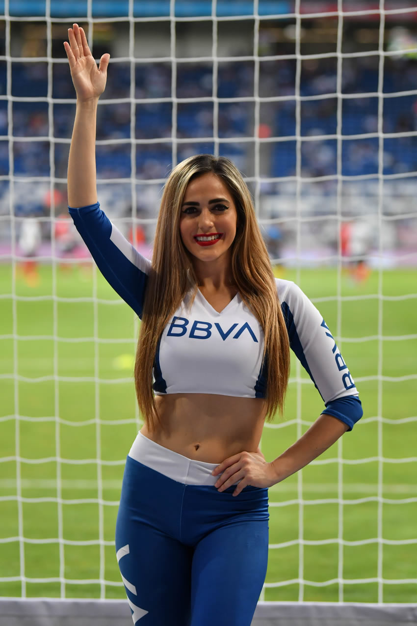 Las bellas edecanes desfilaron en los estadios de la Liga MX. Foto: Imago7