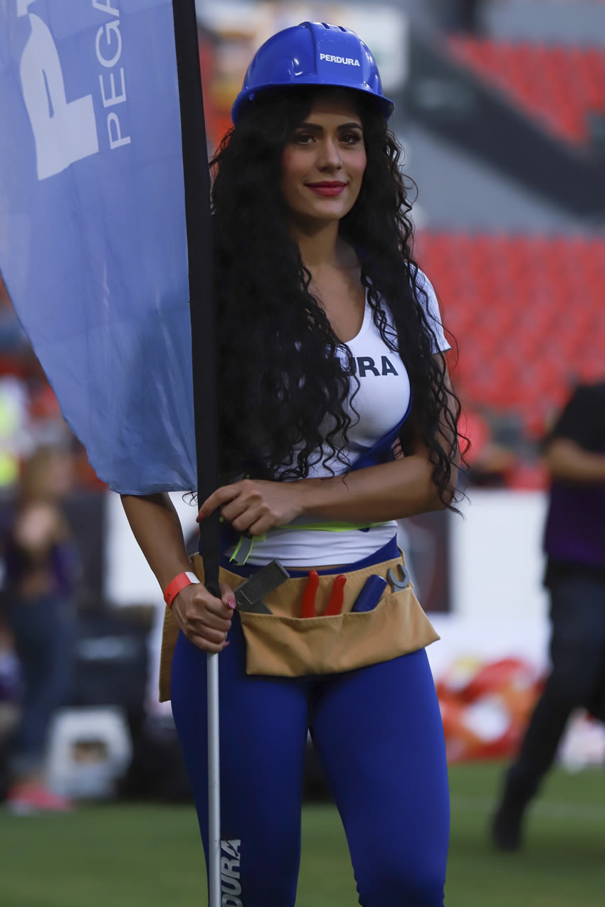Las bellas edecanes desfilaron en los estadios de la Liga MX. Foto: Imago7