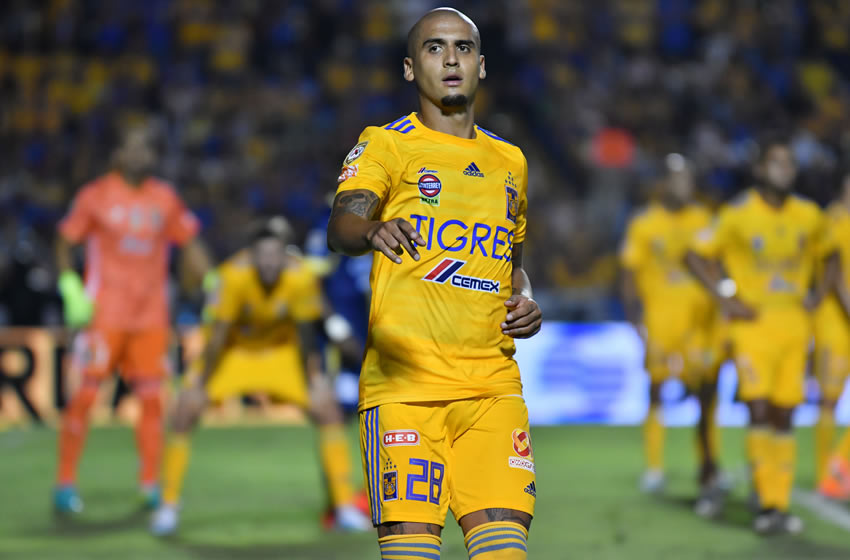 Chaka Rodríguez redobla esfuerzos, pues no se siente seguro en el Tri. Imago7