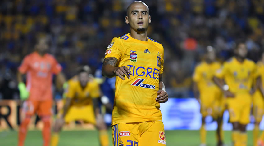 Chaka Rodríguez redobla esfuerzos, pues no se siente seguro en el Tri. Imago7