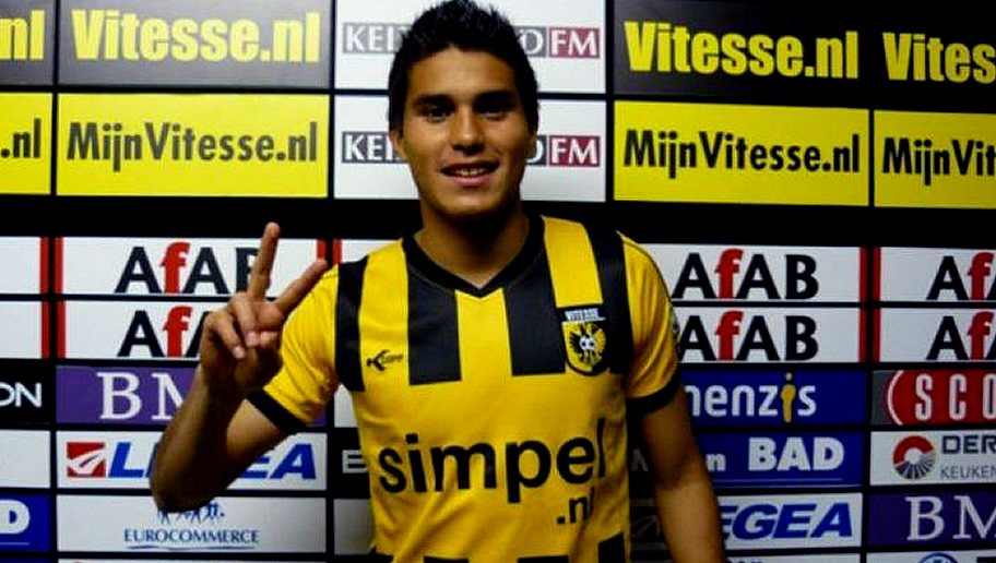 Ulises Dávila: SBV Vitesse Holanda 2011-12; Sabadell F. C. España 2012-13; Córdoba España 2013-14; C. D. Tenerife España 2014; Vitória Portugal 2015.
