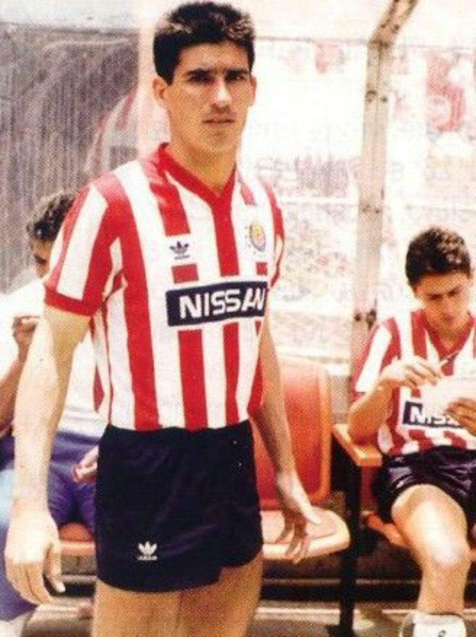 Eduardo 'Yayo' de la Torre Menchaca jugó en el Xerez de España; Temporada 1987-1988.