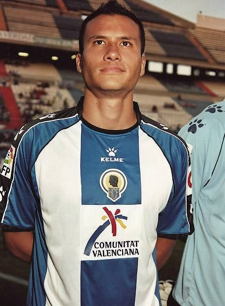 Aarón Galindo militó en los clubes españoles Hércules en 2006 y Toledo en la temporada 2017-2018.