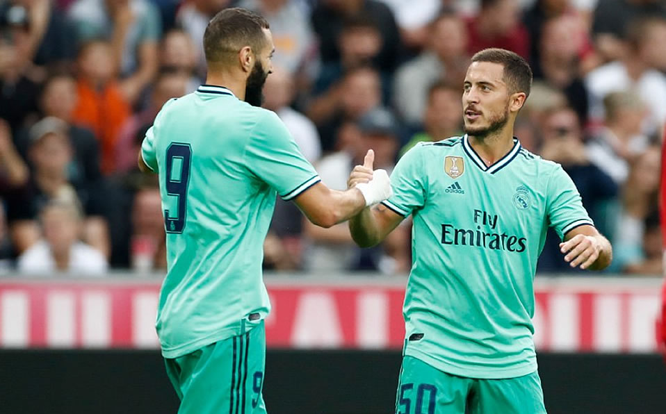 La celebración merengue con el belga y Benzema. (@RealMadrid)