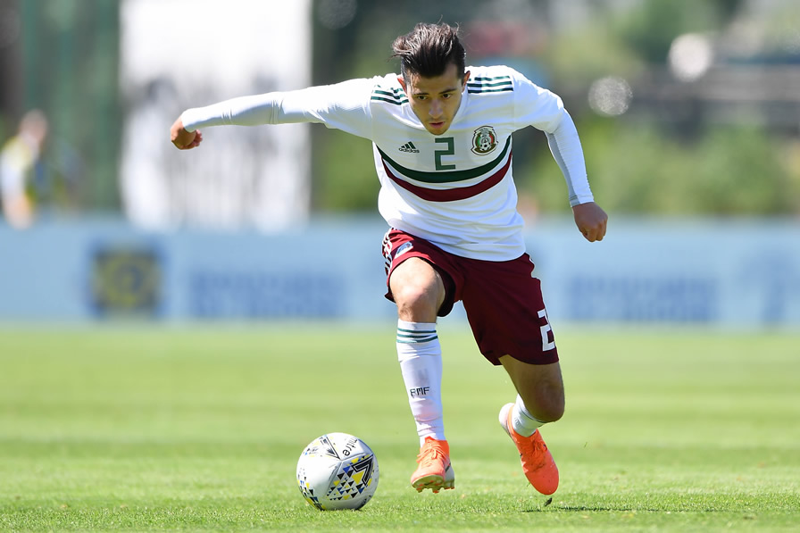 Alan Mozo con la Selección Mexicana. (Foto: Mexsport)