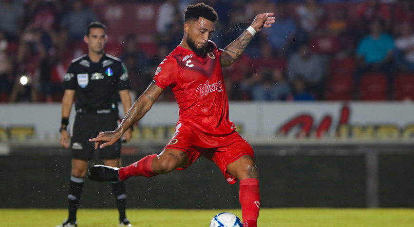 Colín Kazim Richards dejó ir el segundo gol para Veracruz. (Foto: Imago7)
