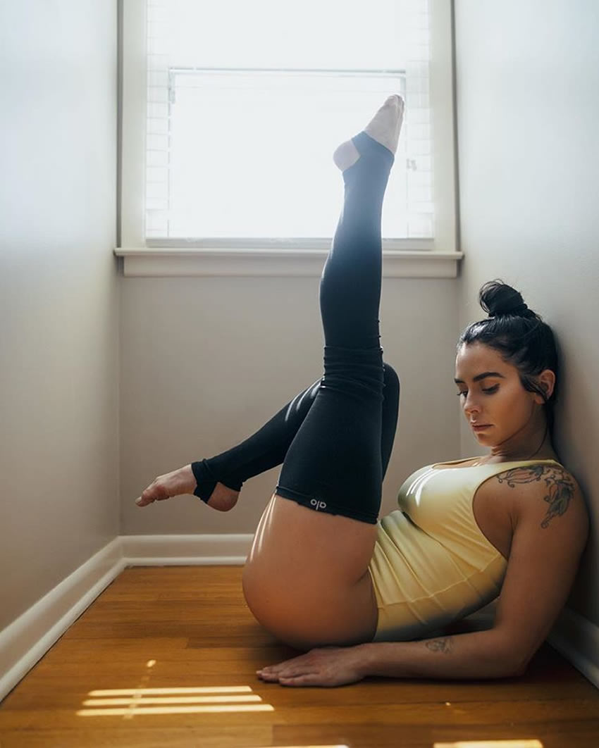 Practica Yoga con la belleza de Mara Grace. Foto: @maraisgrace