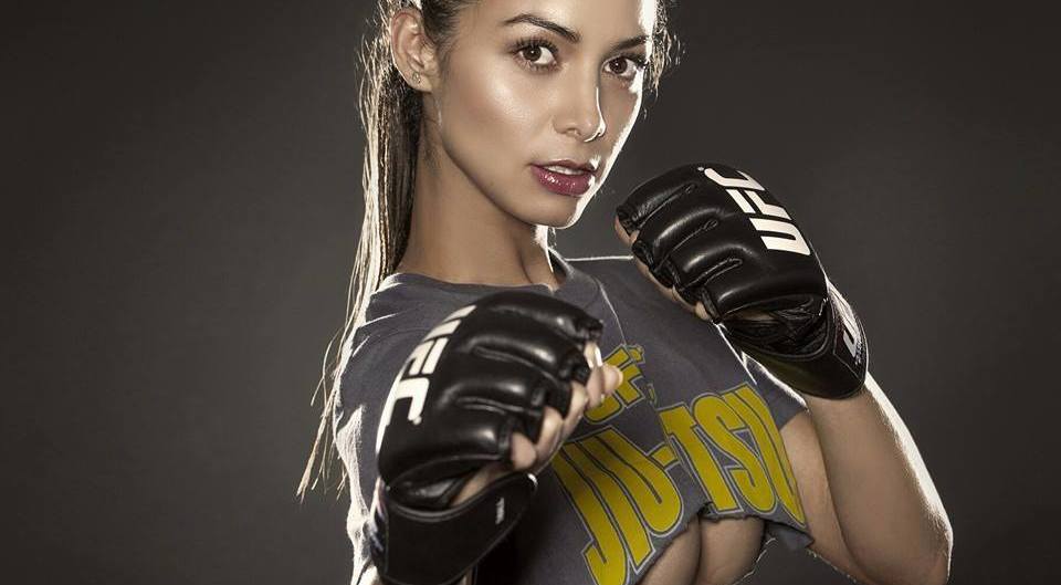 Viridiana, se dedica al modelaje y a dar rutinas de ejercicios en el programa Tu casa TV.