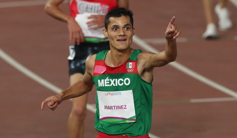 El duranguense sorprendió con la primera medalla de Oro de México en Atletismo con un cierre emocionante en los 5000m planos.