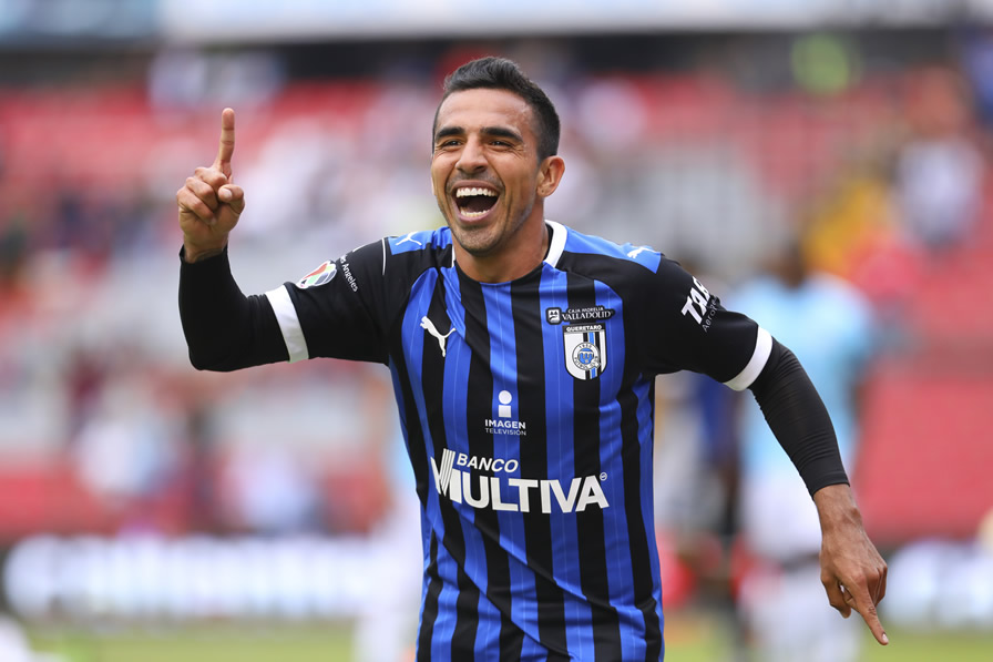 Jesús Escoboza es otro de los que brillan con Gallos. (Fotos: Imago 7 y Mexsport)