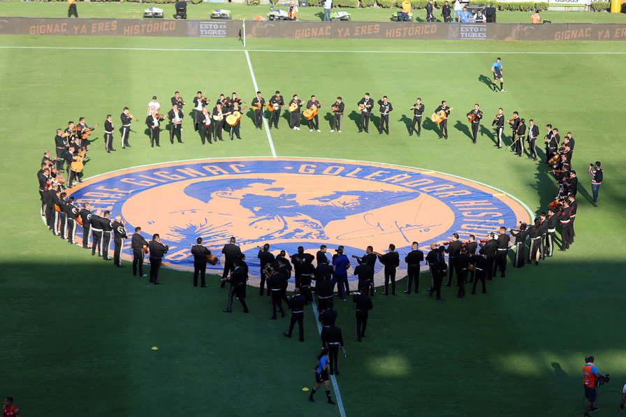 A Gignac le gusta la música de mariachi. (Fotos: Imago 7 y Mexsport)