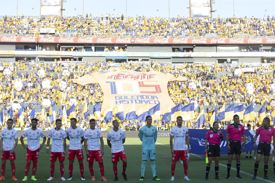 Y los necaxistas sufrieron apenas entraron al campo. (Fotos: Imago 7 y Mexsport)