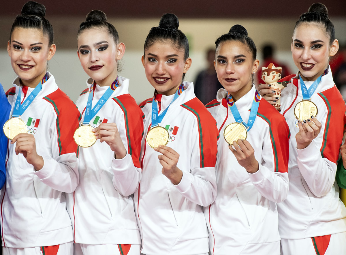 Oro en Conjunto General en Gimnasia Rítmica.