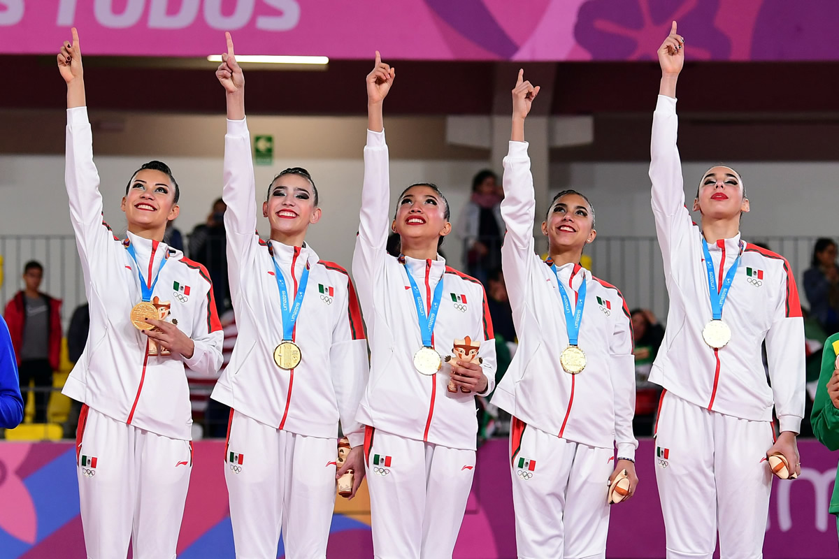 Oro en Conjuntos (5 pelotas) en Gimnasia Rítmica