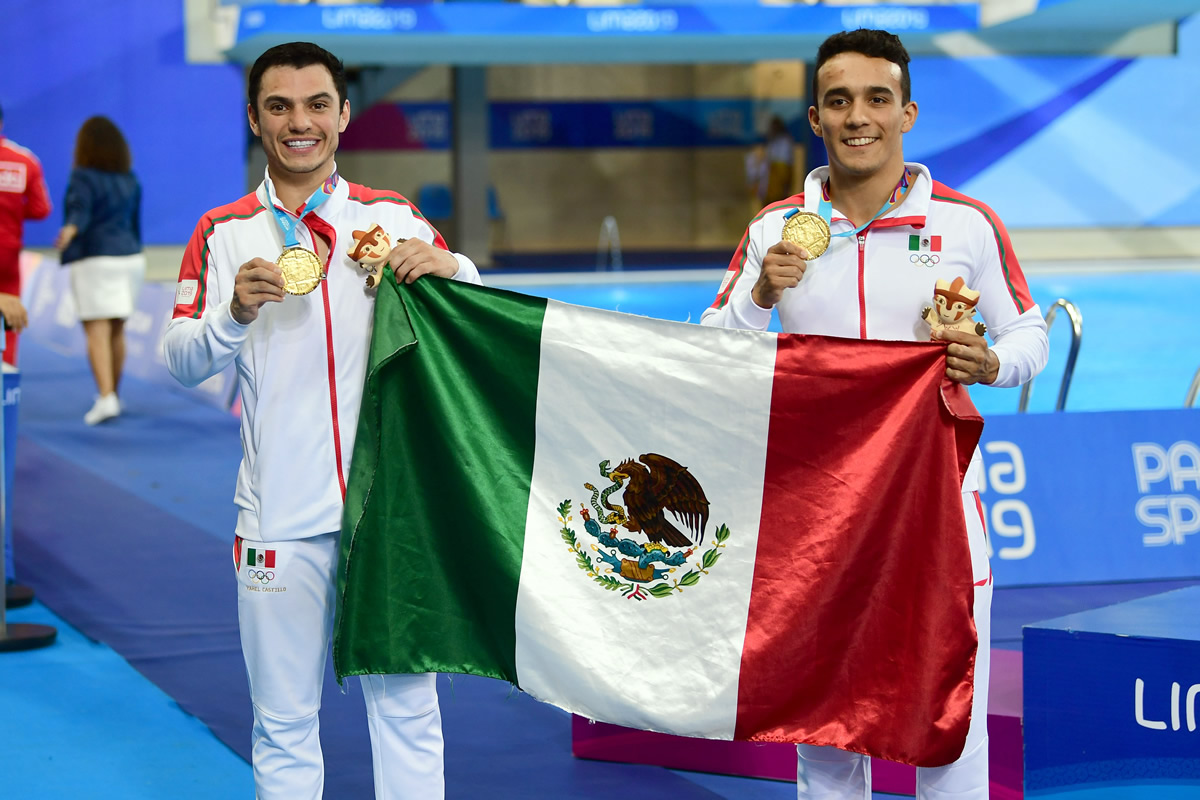 Oro en Sincronizado Trampolín 3m Masculino en Clavados.