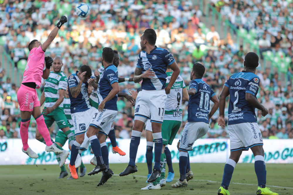 El balón se disputó con todo los 90 minutos (FOTO: Imago7)