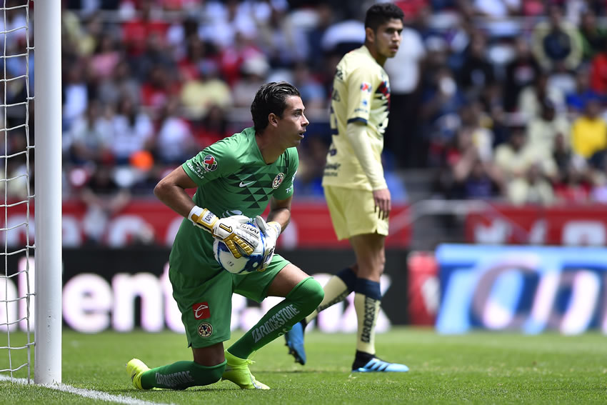 Pocos espacios dejaron ambos conjuntos. (Foto: Imago7)