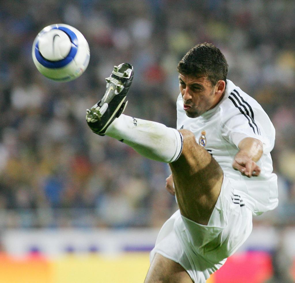 Defensa central: Walter Samuel. Típico defensa recio que iba bien por arriba e imponía respeto en los rivales.