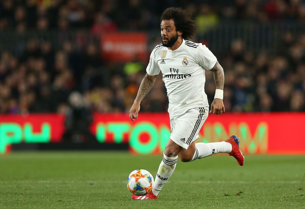 Lateral derecho: Marcelo. Parecería una locura, pero Marcelo lo haría muy bien por el carril derecho.