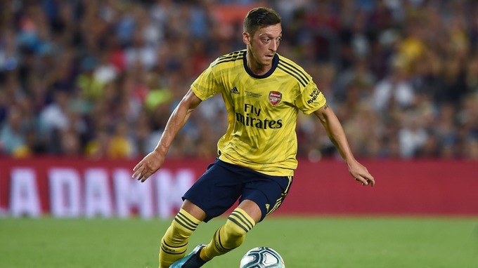 Mediocampista: Mesut Ozil. Jugador de gran técnica y empuje en el medio campo. ¡De Alemania para el mundo: una zurda de diez!