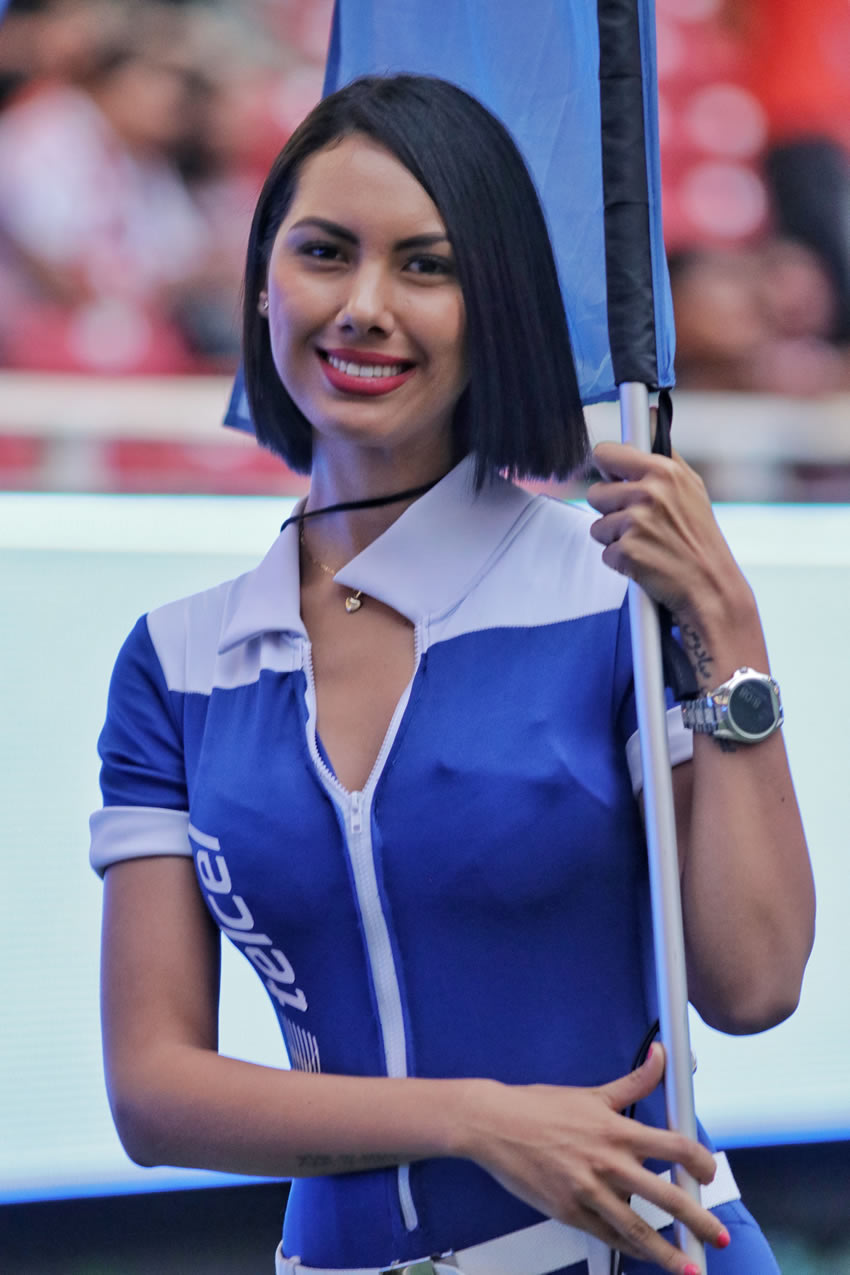 Las bellas edecanes desfilaron en los estadios de la Liga MX. Foto: Imago7