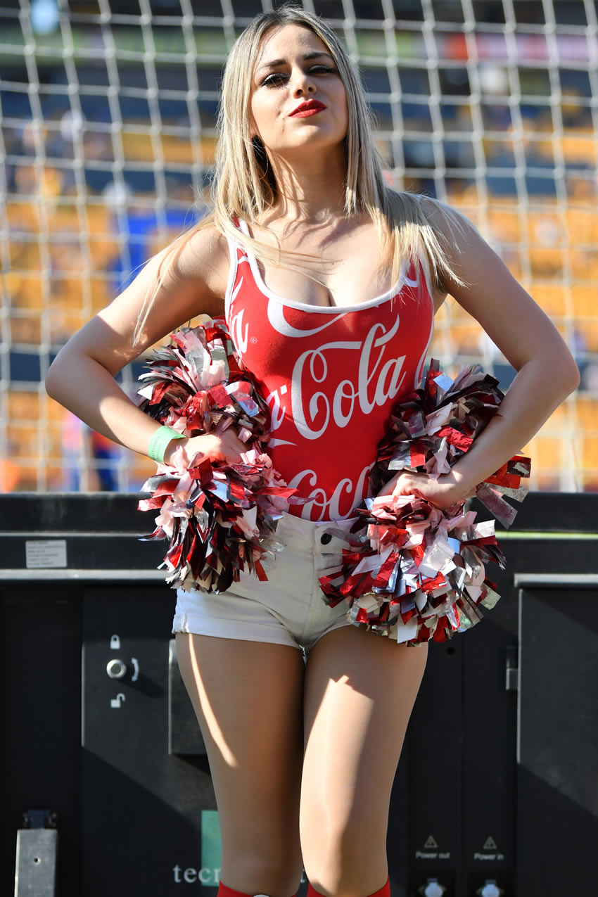 Las bellas edecanes desfilaron en los estadios de la Liga MX. Foto: Imago7