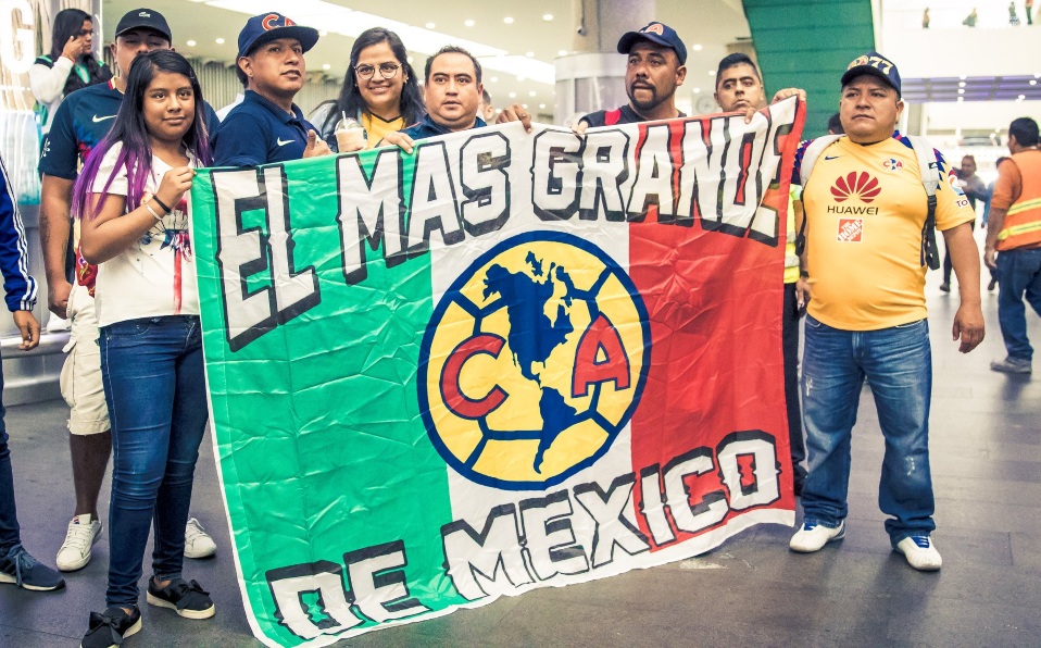 Guillermo Ochoa ya está en México. Así fue el recibimiento de la afición.