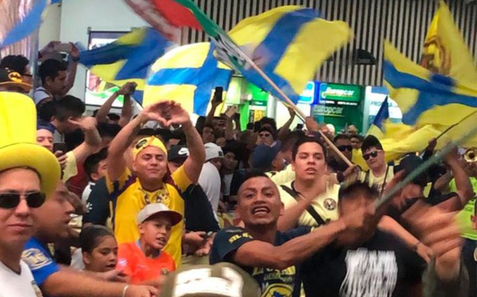 Guillermo Ochoa ya está en México. Así fue el recibimiento de la afición.