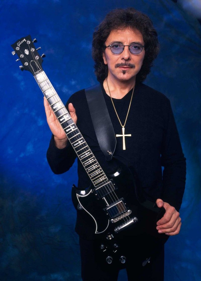 Tommy Iommi, el aliado del demonio y guitarrista de Black Sabbath; le vendió la zurda al Diablo.