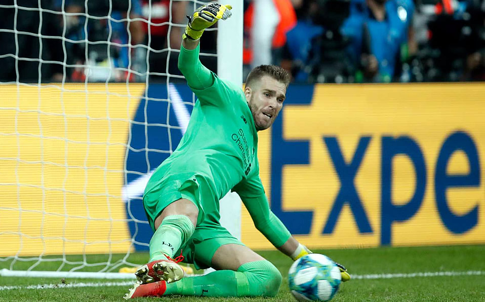 Adrián San Miguel atajó en la Supercopa UEFA ante la lesión de Alisson (AP)