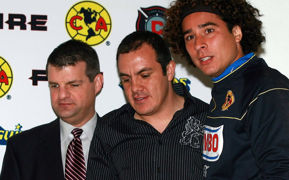 Cuauhtémoc Blanco y Guillermo Ochoa ganaron el título del C2005 con América. (Mexsport)